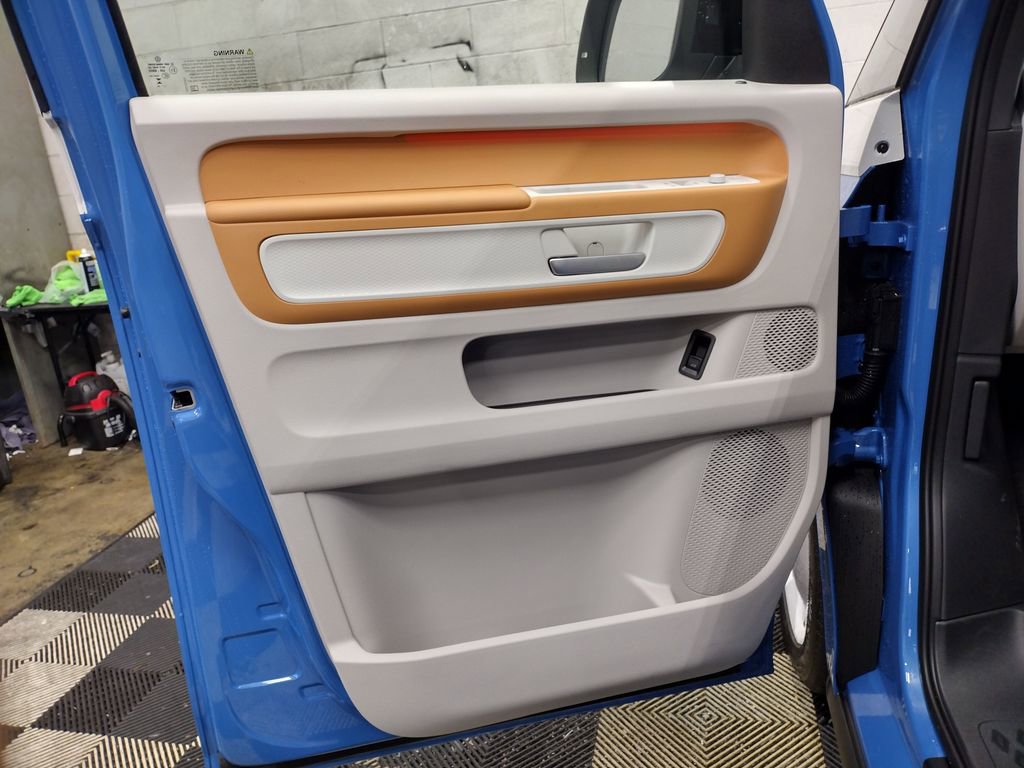 New 2025 Volkswagen ID. Buzz 1st Edition image 17