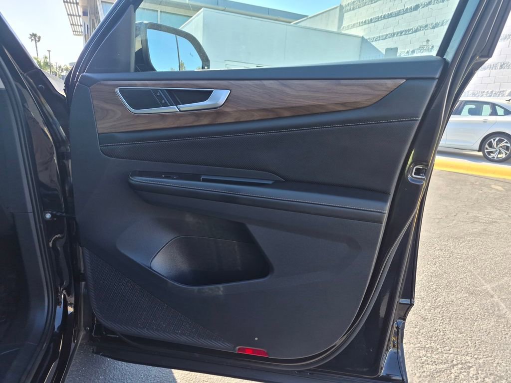 Used 2025 Volkswagen Atlas SE FWD image 26