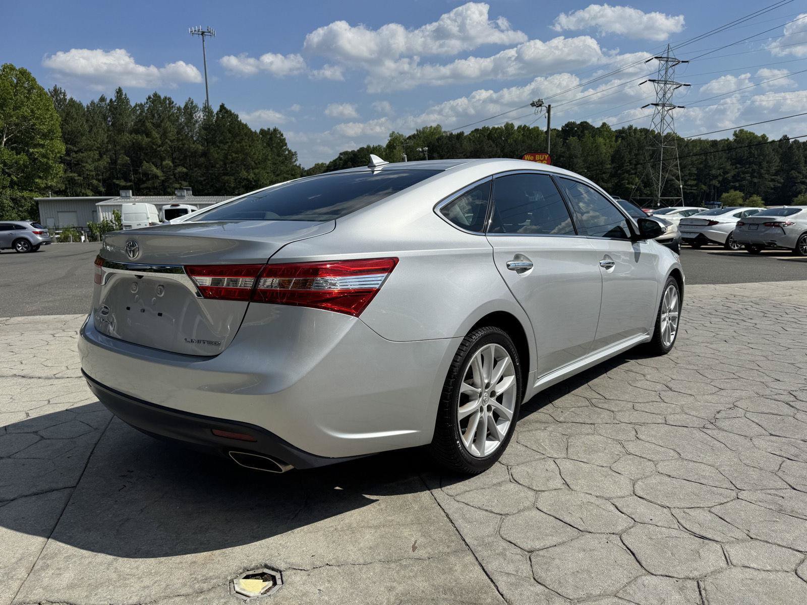 Used 2014 Toyota Avalon Limited w/ Technology Package FWD image 13