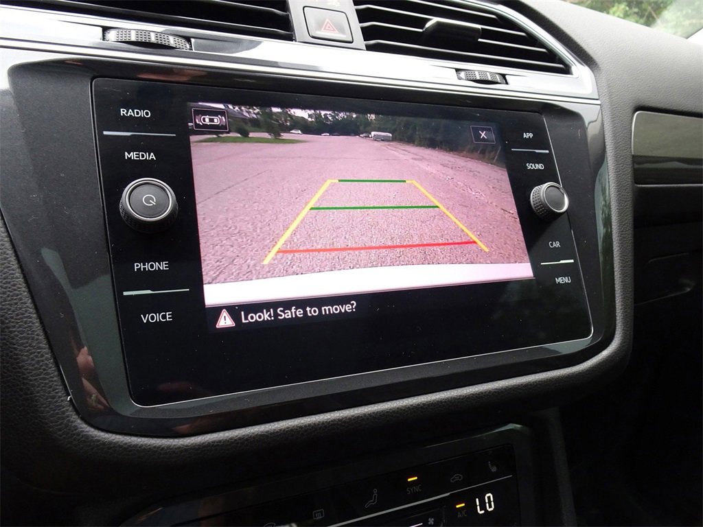 Used 2022 Volkswagen Tiguan SE image 19