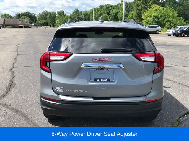 Used 2023 GMC Terrain SLE w/ Driver Convenience Package FWD image 4