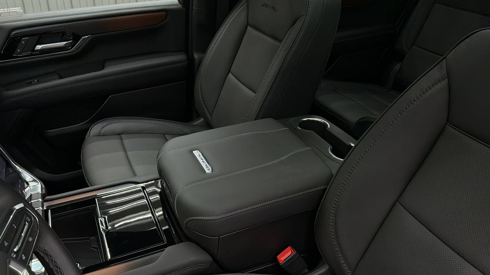 Used 2026 GMC Yukon Denali w/ Sun & Power Step Package AWD/4WD image 24
