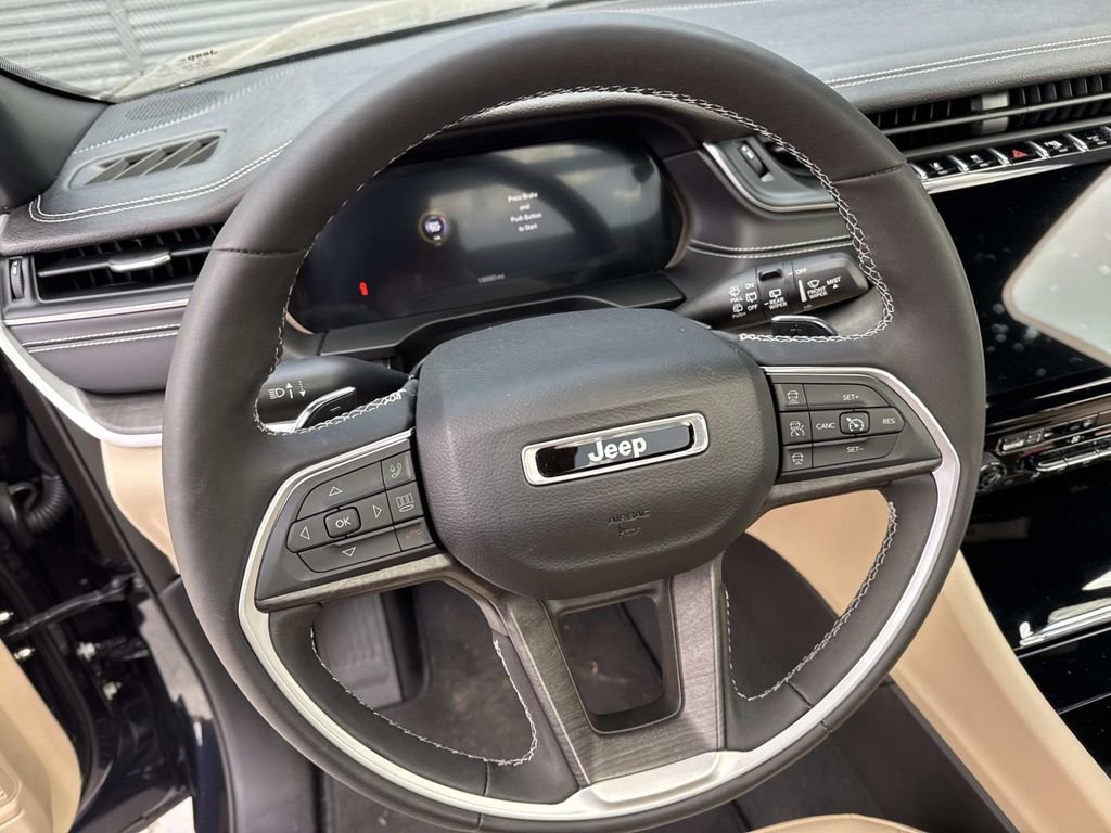 Used 2023 Jeep Grand Cherokee L Limited image 24