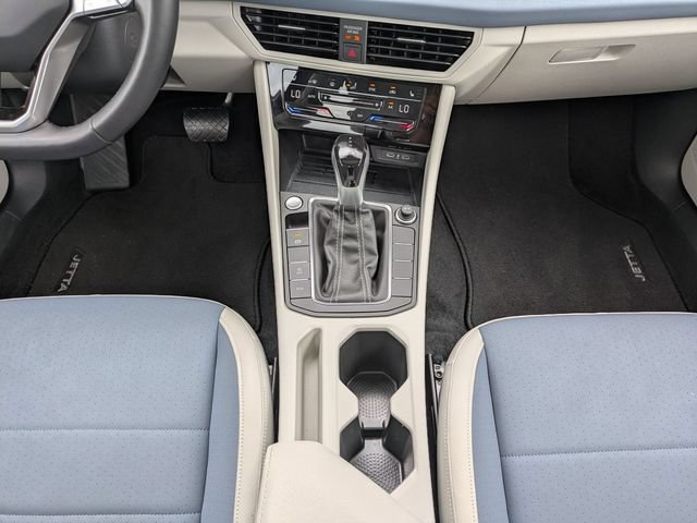 Certified 2025 Volkswagen Jetta SE FWD image 18