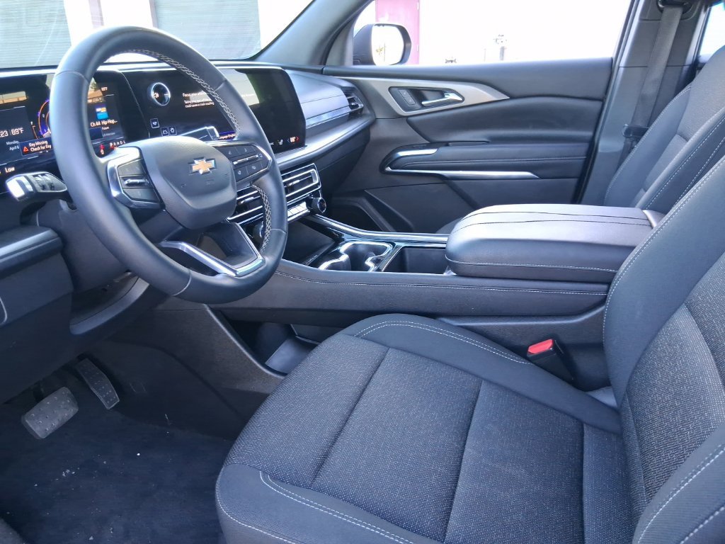Used 2025 Chevrolet Traverse LT FWD image 10