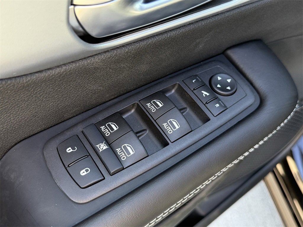 New 2026 Chrysler Pacifica Limited image 11