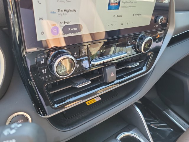 Used 2025 Toyota Highlander Limited image 30