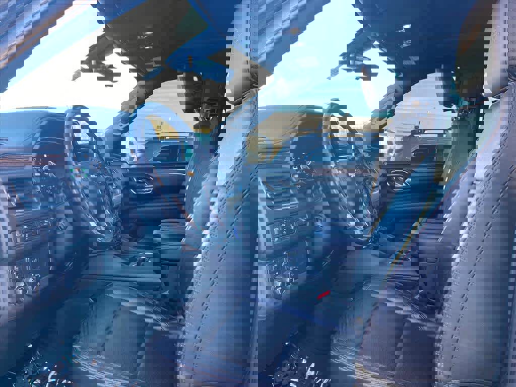 Used 2022 Chevrolet Suburban High Country image 14