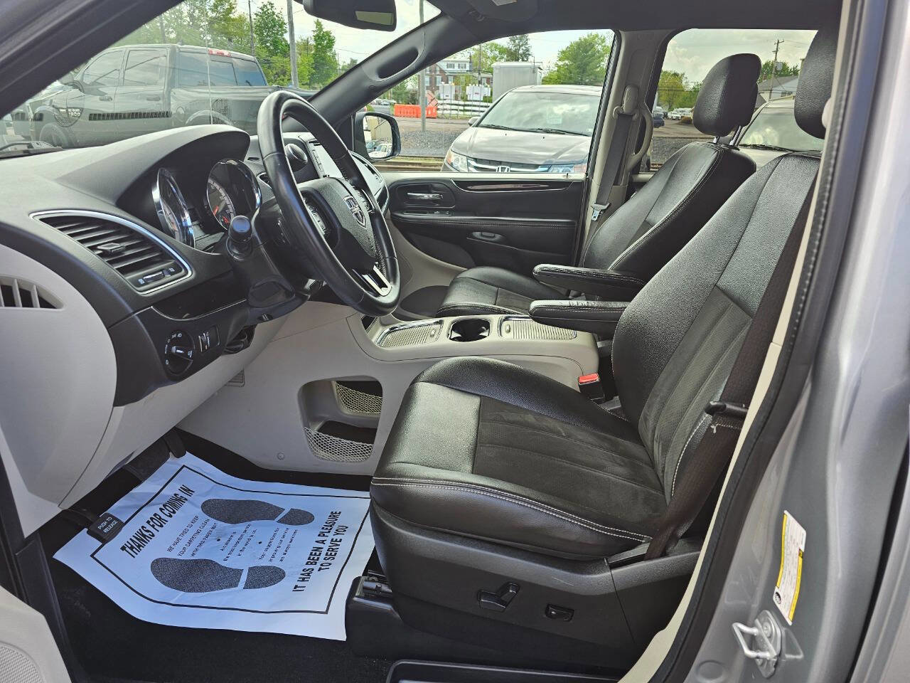 Used 2019 Dodge Grand Caravan SXT image 8