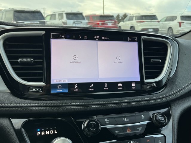 Used 2022 Chrysler Pacifica Touring image 41