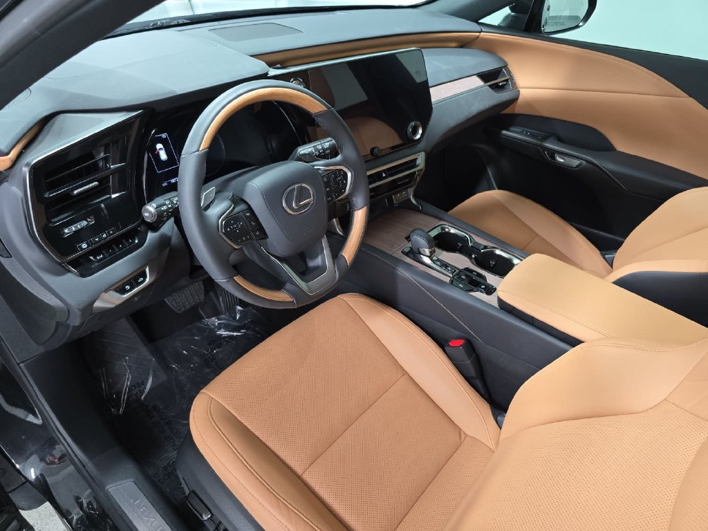 Used 2024 Lexus RX 350 Premium w/ Accessory Package (Z1) FWD image 4