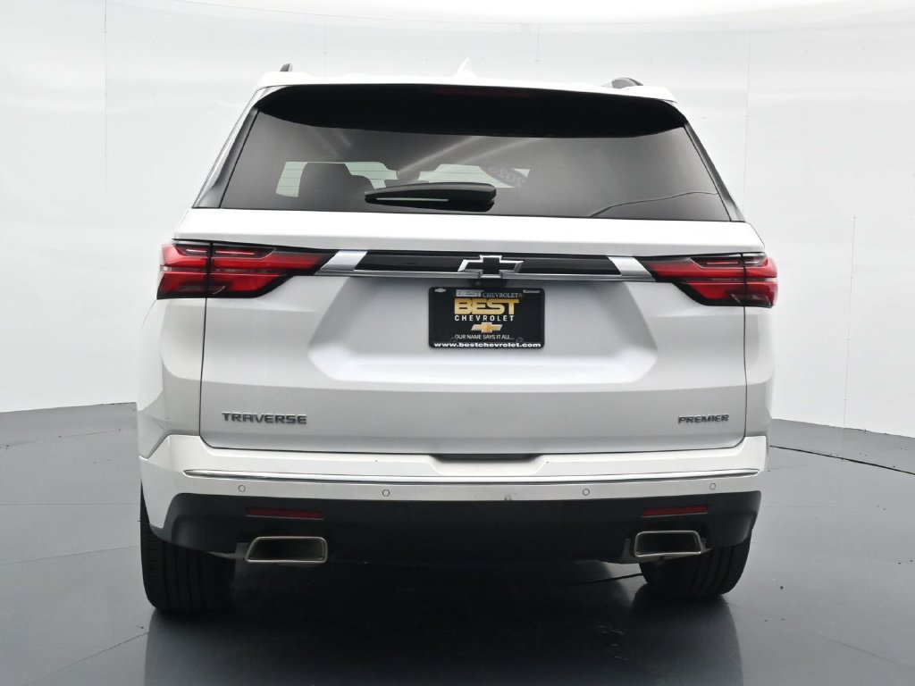 Used 2023 Chevrolet Traverse Premier FWD image 6
