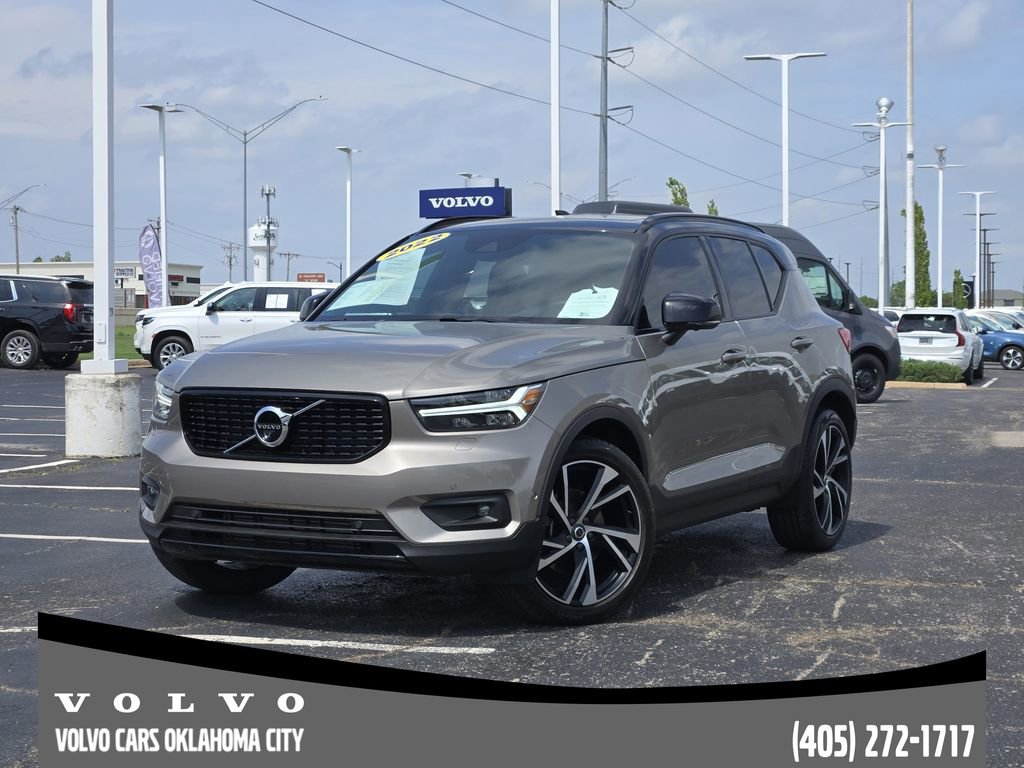 Certified 2022 Volvo XC40 T5 R-Design w/ Advanced Package