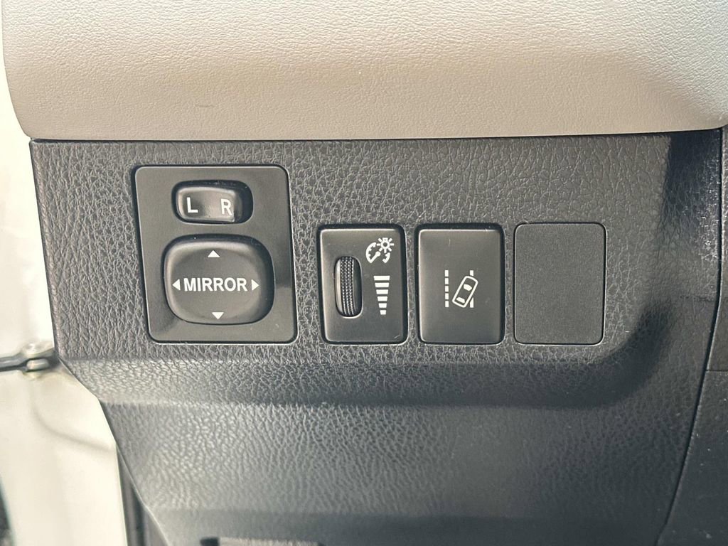 Used 2018 Toyota RAV4 Limited image 35