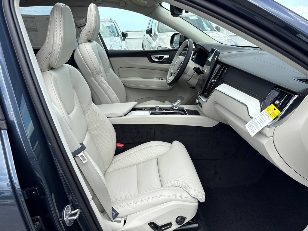 New 2026 Volvo XC60 T8 Ultra w/ Protection Package Premier AWD/4WD image 17