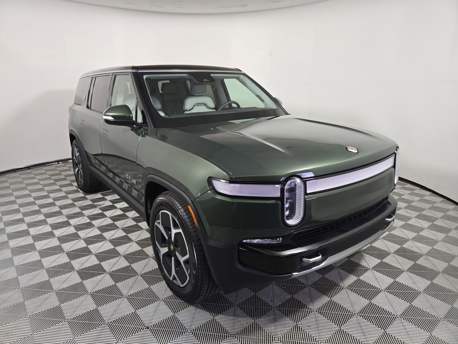 Used 2024 Rivian R1S Adventure AWD/4WD image 7