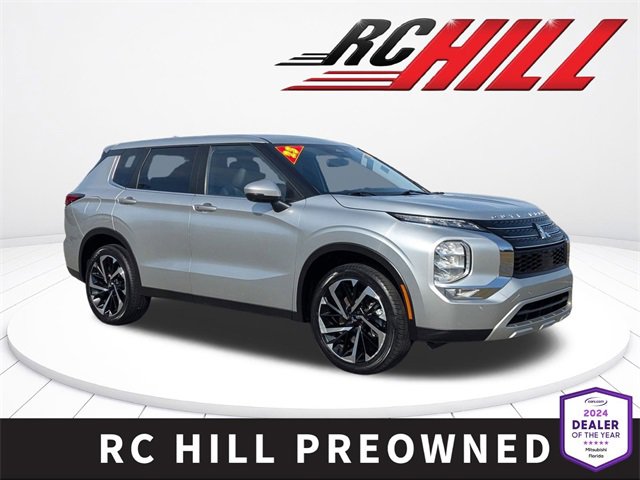 Used 2023 Mitsubishi Outlander SE image 1