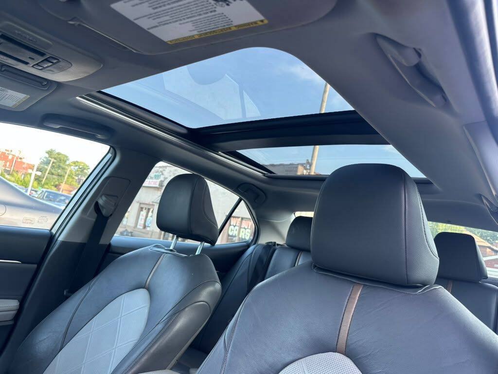 Used 2018 Toyota Camry XLE FWD image 21