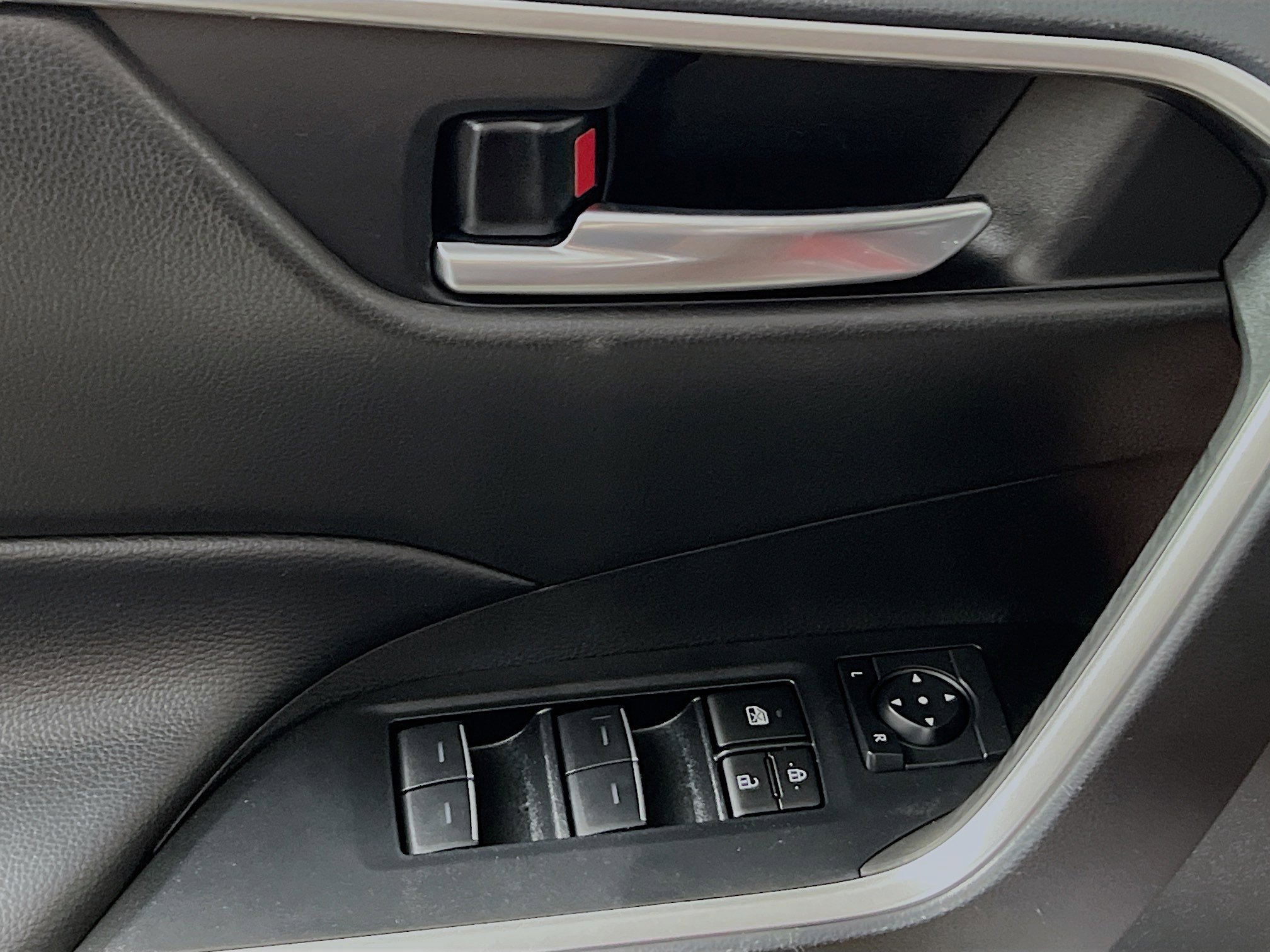 Used 2024 Toyota RAV4 XLE Premium image 17