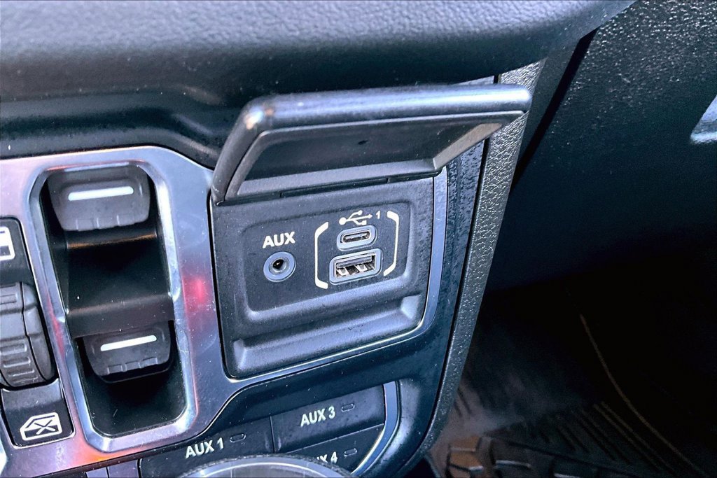 Used 2024 Jeep Wrangler Unlimited Rubicon AWD/4WD image 32