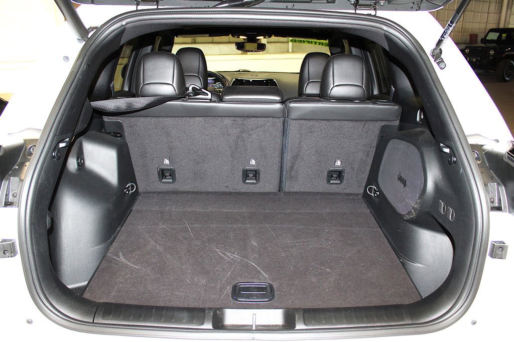 Certified 2020 Jeep Cherokee High Altitude AWD/4WD image 36