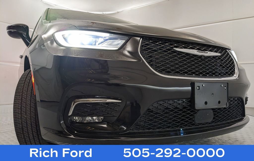 Used 2025 Chrysler Pacifica Select FWD image 23