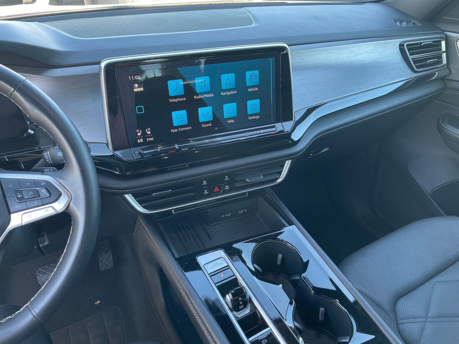 Used 2025 Volkswagen Atlas Cross Sport SE image 18