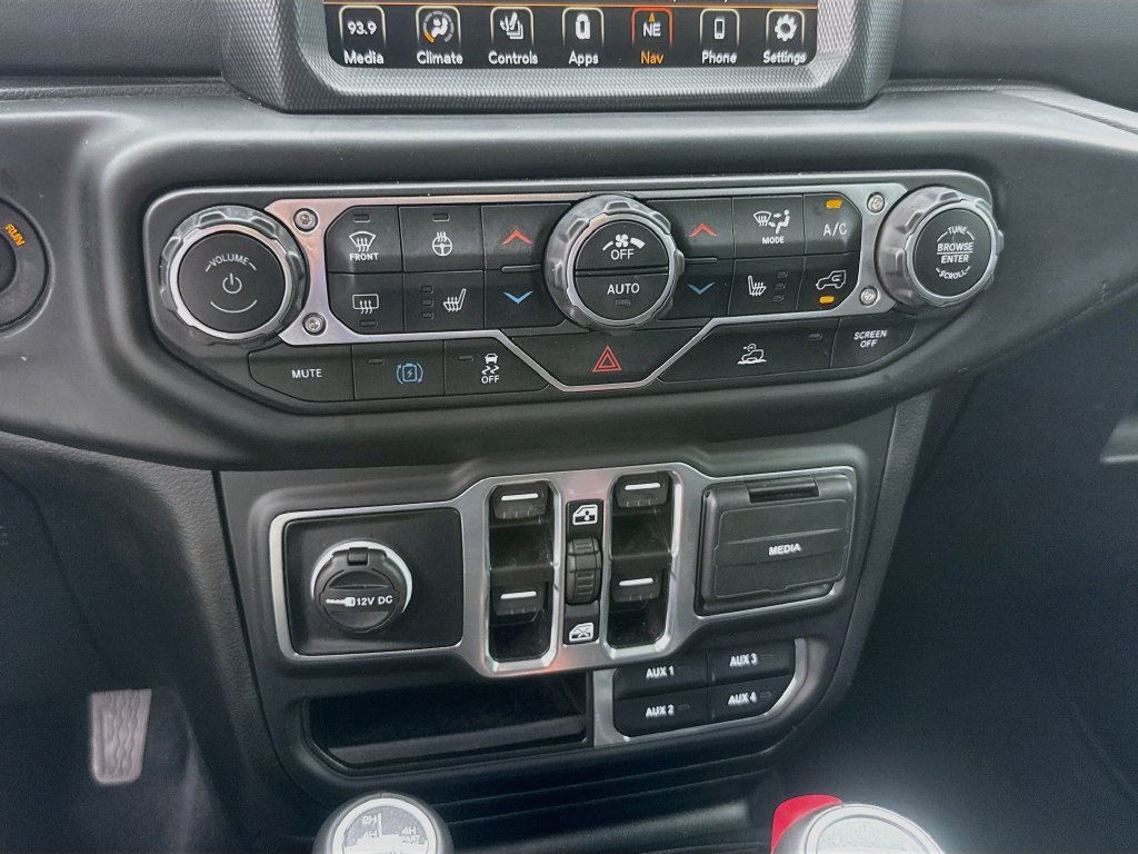 Used 2023 Jeep Wrangler Unlimited Sahara w/ Cold Weather Group AWD/4WD image 17