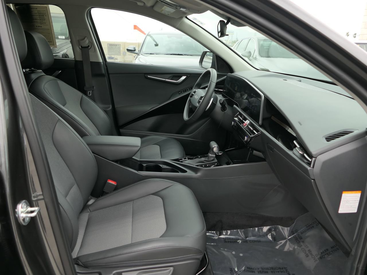 Certified 2025 Kia Niro EX image 27