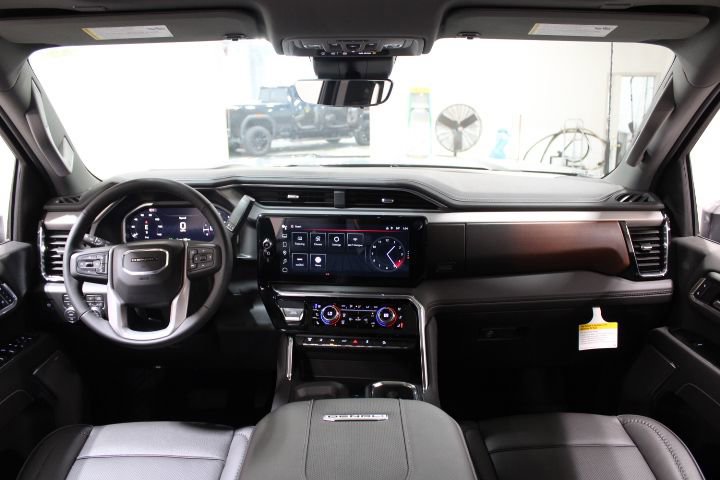 New 2026 GMC Sierra 2500 Denali w/ Denali Reserve Package image 4