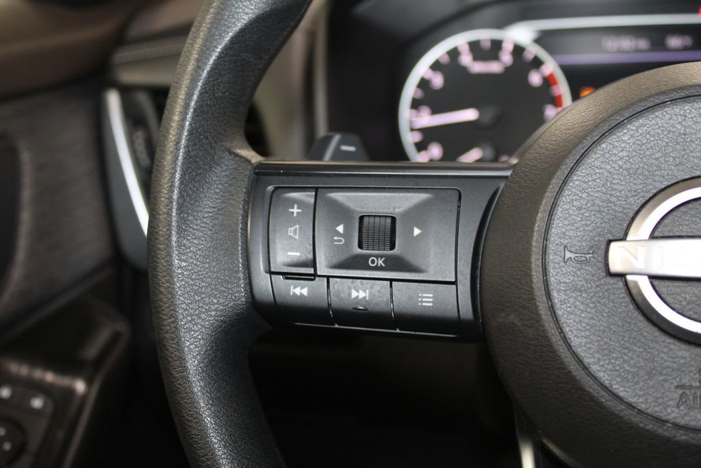 Used 2023 Nissan Rogue S image 34