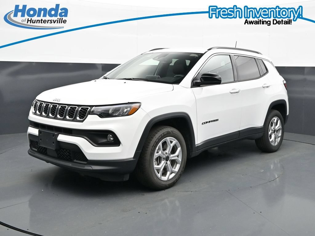 Used 2025 Jeep Compass Latitude AWD/4WD image 3