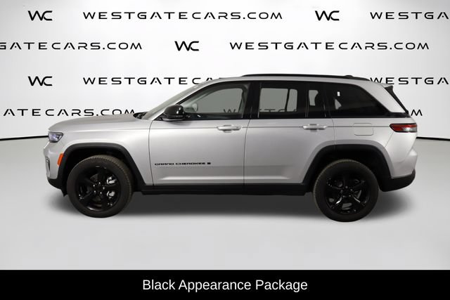 Used 2023 Jeep Grand Cherokee Limited w/ Black Appearance Package RWD image 5