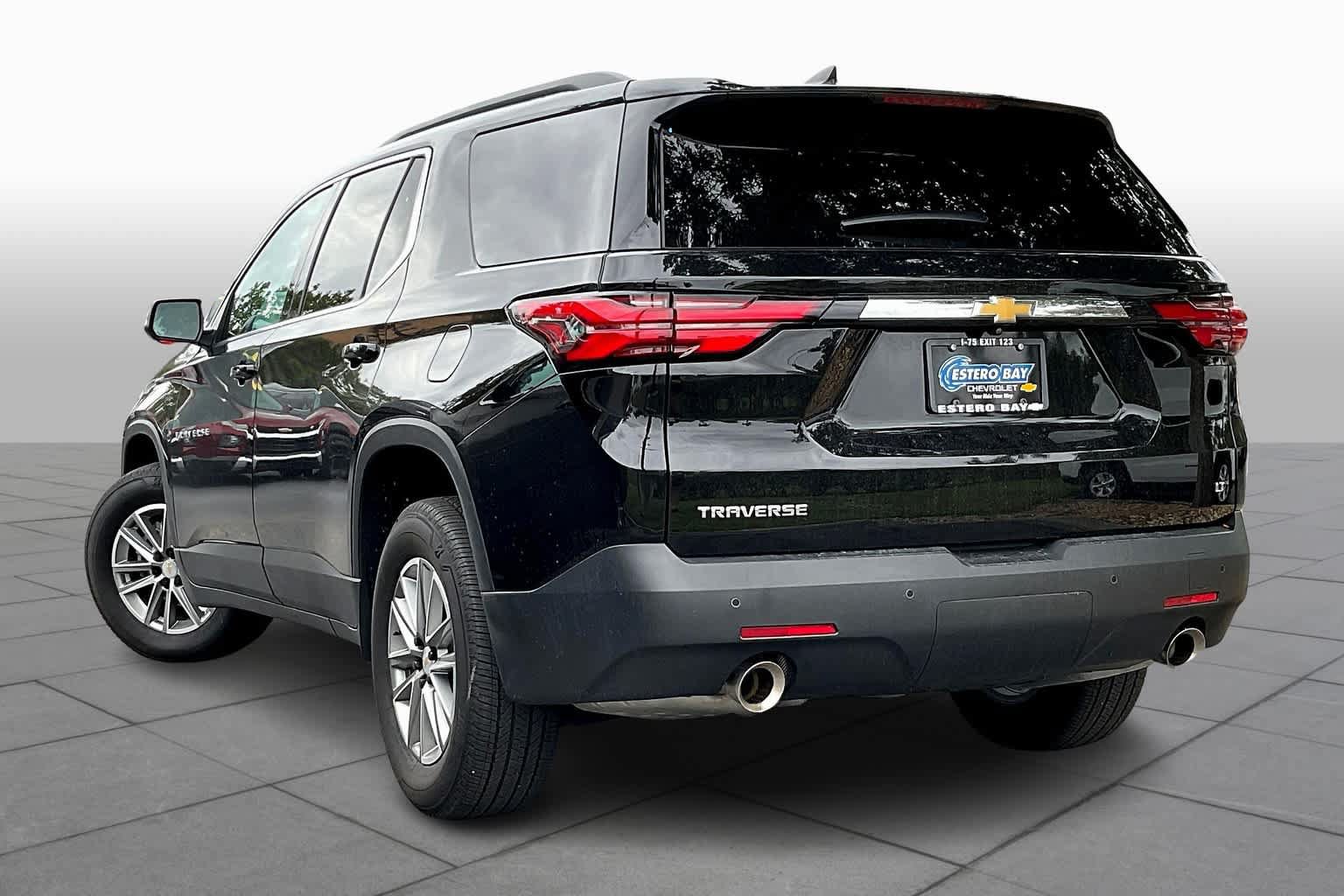 Used 2023 Chevrolet Traverse LT FWD image 12