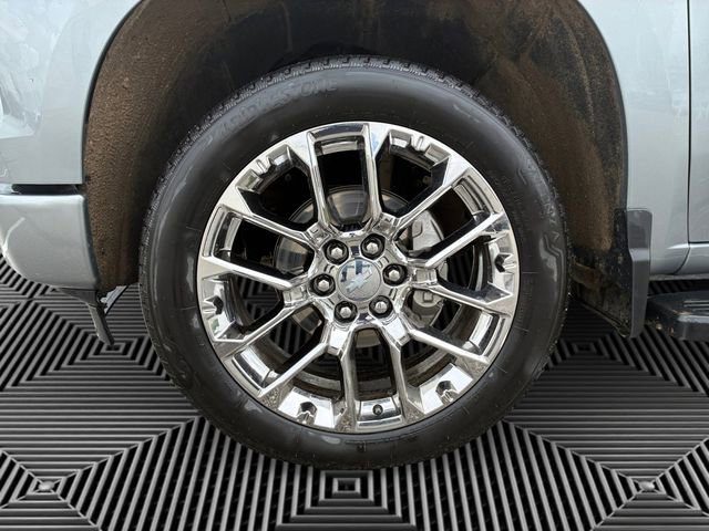 Used 2025 Chevrolet Silverado 1500 High Country w/ High Country Premium Package AWD/4WD image 9