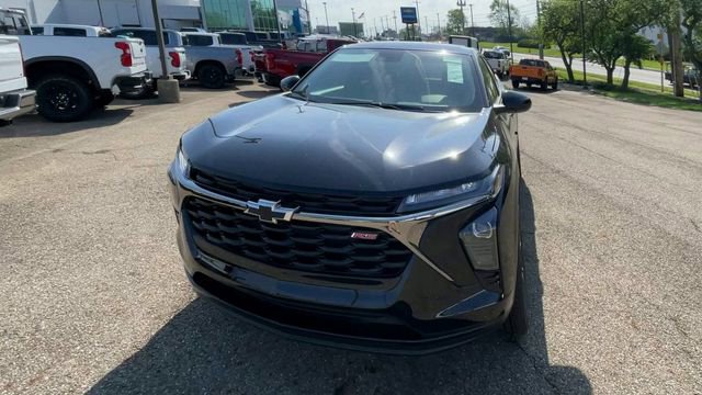 New 2026 Chevrolet Trax RS w/ Driver Confidence Package FWD image 5
