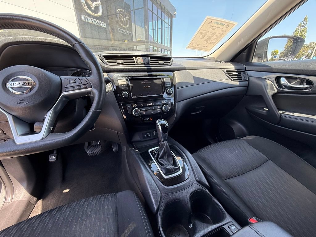 Used 2018 Nissan Rogue SV AWD/4WD image 24
