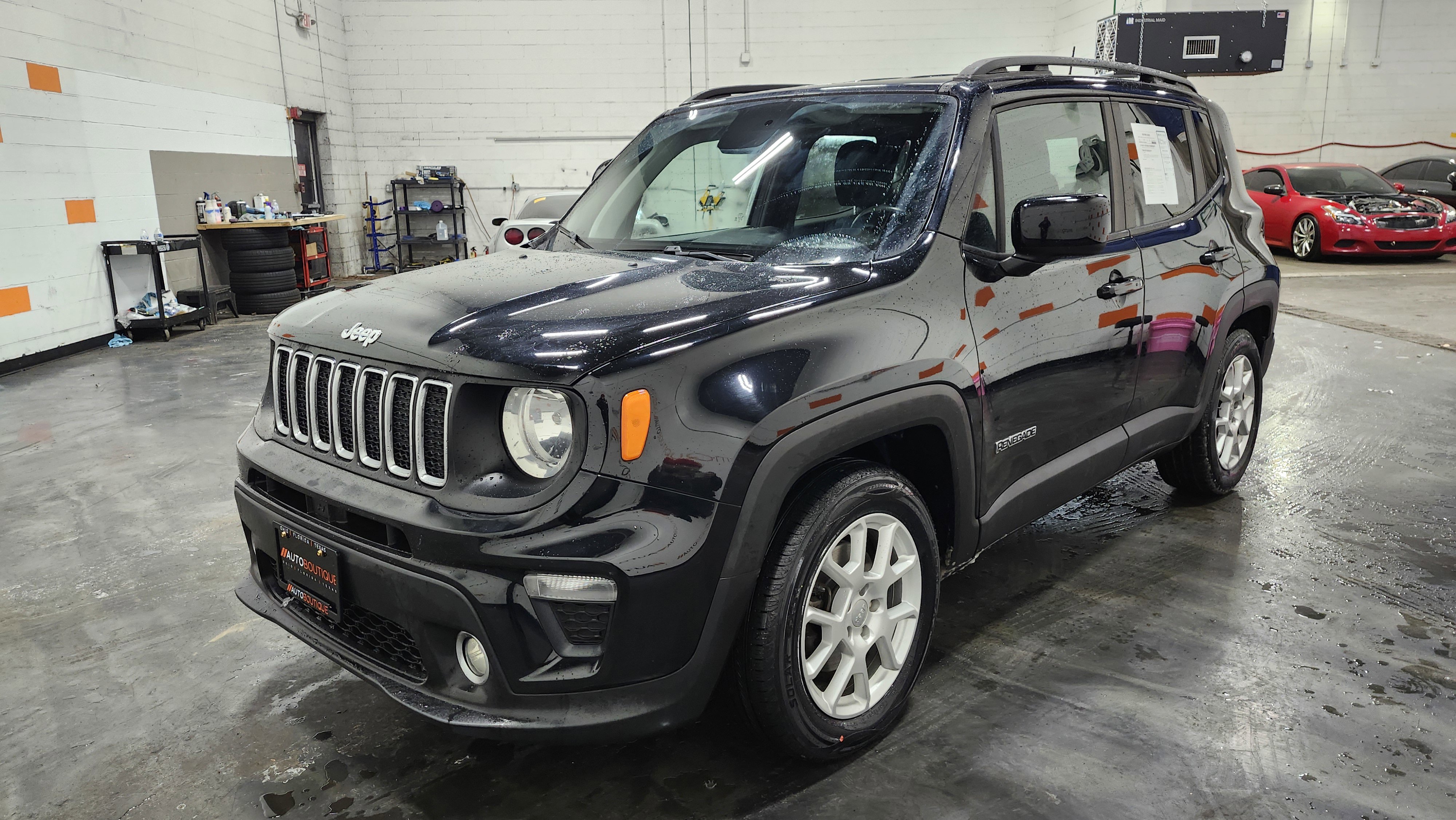 Used 2019 Jeep Renegade Latitude w/ Cold Weather Group image 12