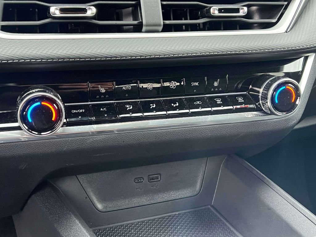 Used 2025 Chevrolet Equinox LT w/ Convenience Package II AWD/4WD image 29