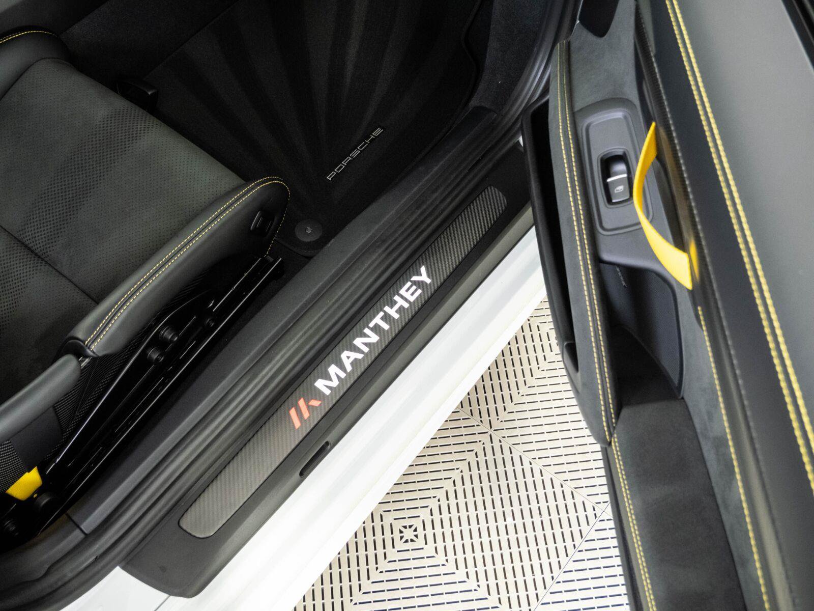 Certified 2025 Porsche 718 Cayman GT4 RS RWD image 19