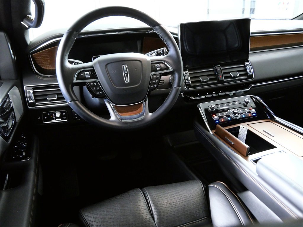 Certified 2024 Lincoln Navigator Black Label image 4