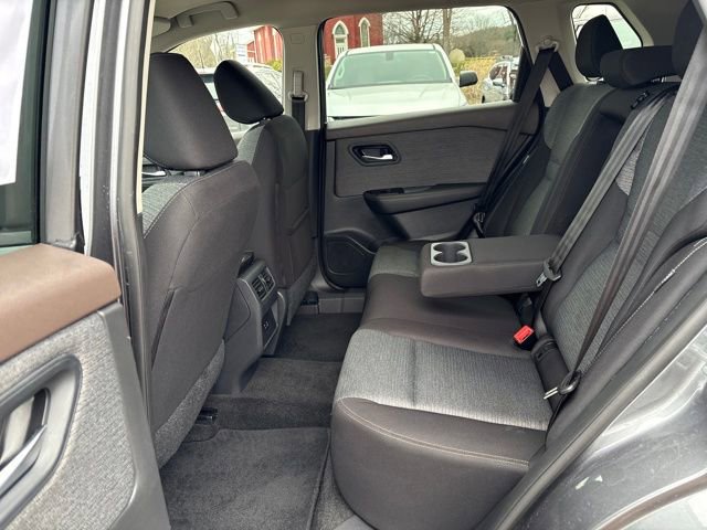 Used 2023 Nissan Rogue SV image 9