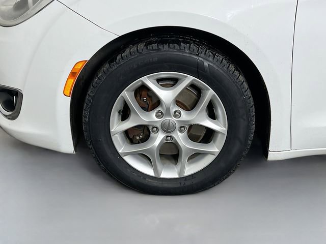 Used 2018 Chrysler Pacifica Touring Plus w/ Tire & Wheel Group image 26