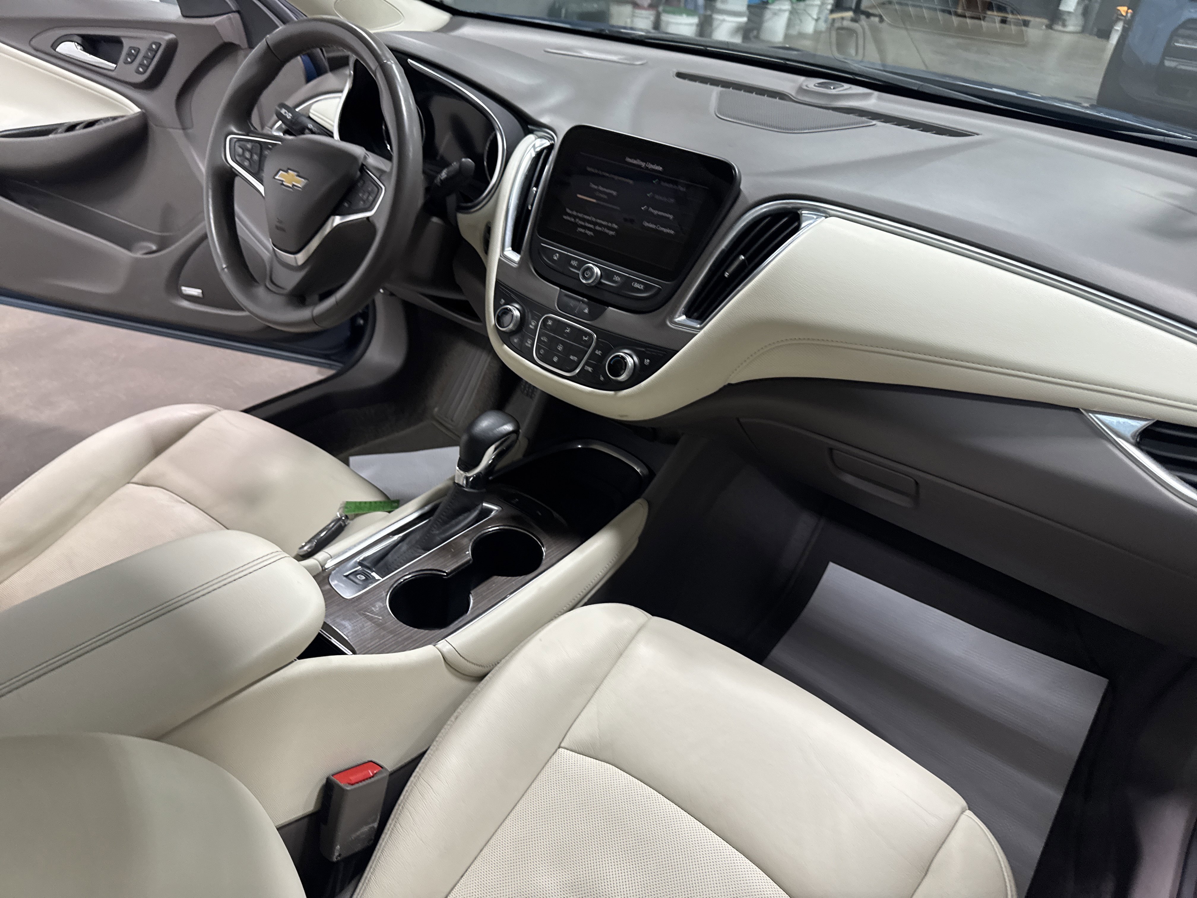 Used 2024 Chevrolet Malibu LT image 39