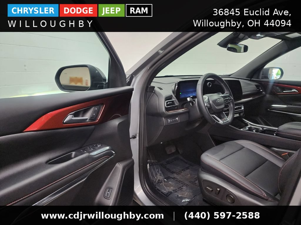 Used 2025 Chevrolet Traverse Z71 AWD/4WD image 13