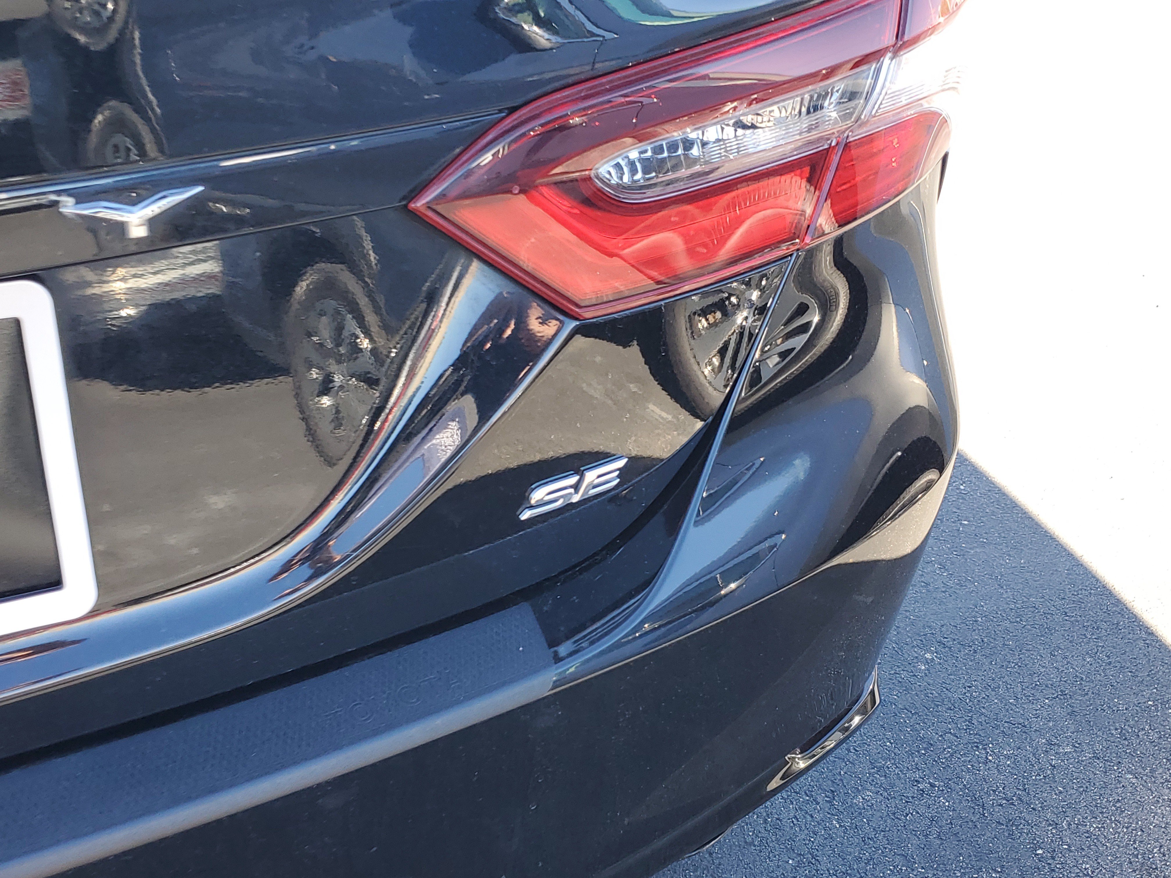 Used 2024 Toyota Camry SE w/ Cold Weather Package FWD image 7