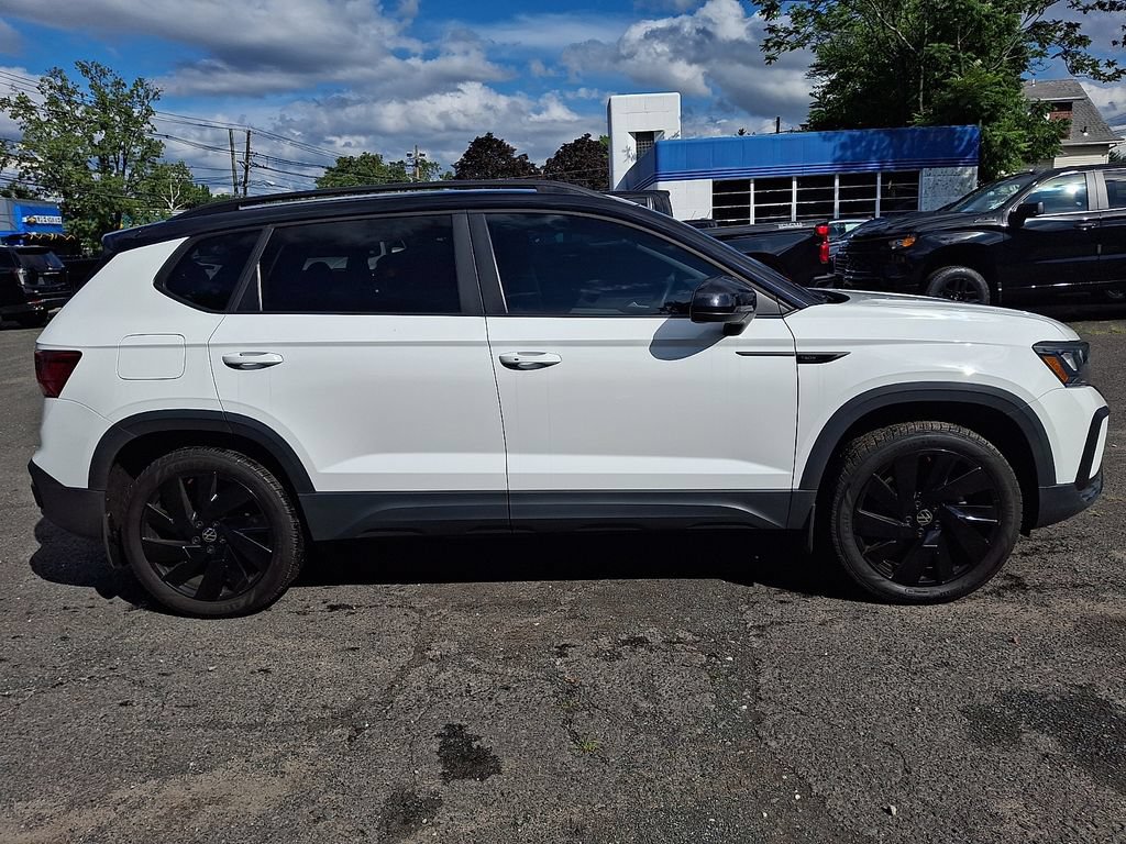 Used 2024 Volkswagen Taos SE AWD/4WD image 8