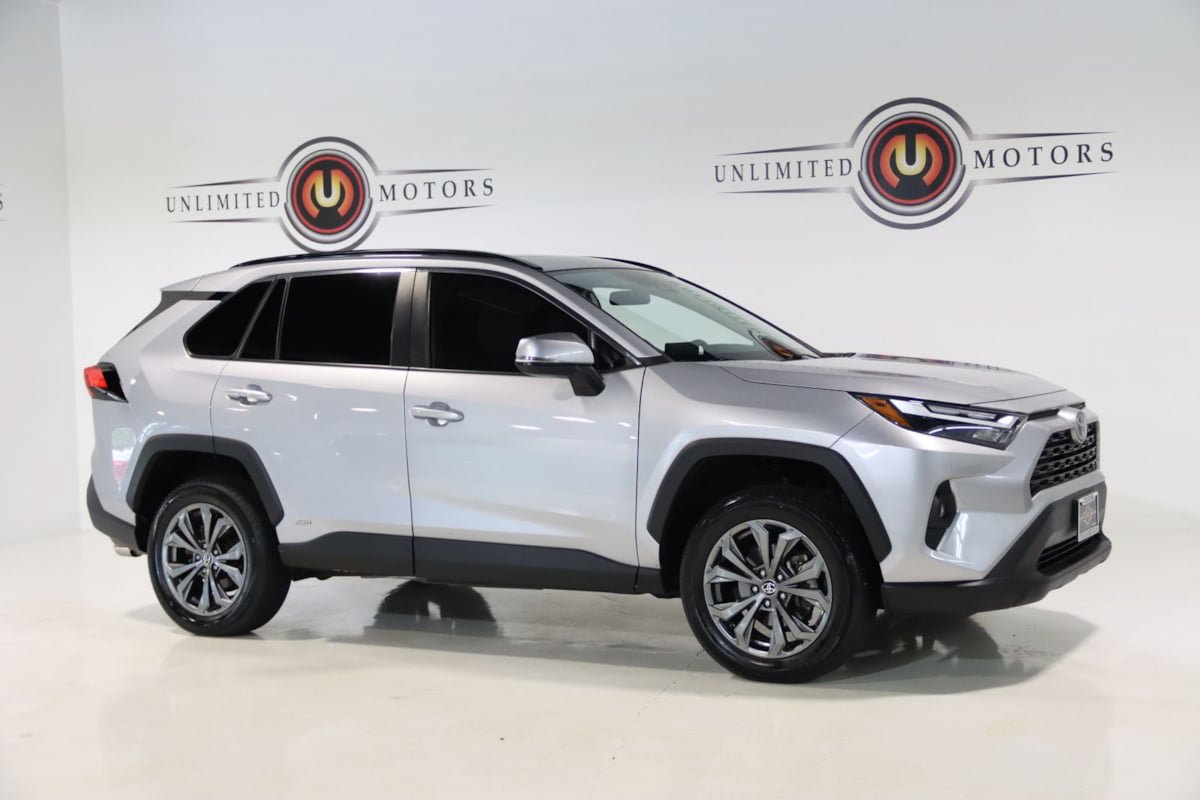 Used 2022 Toyota RAV4 XLE Premium AWD/4WD image 6