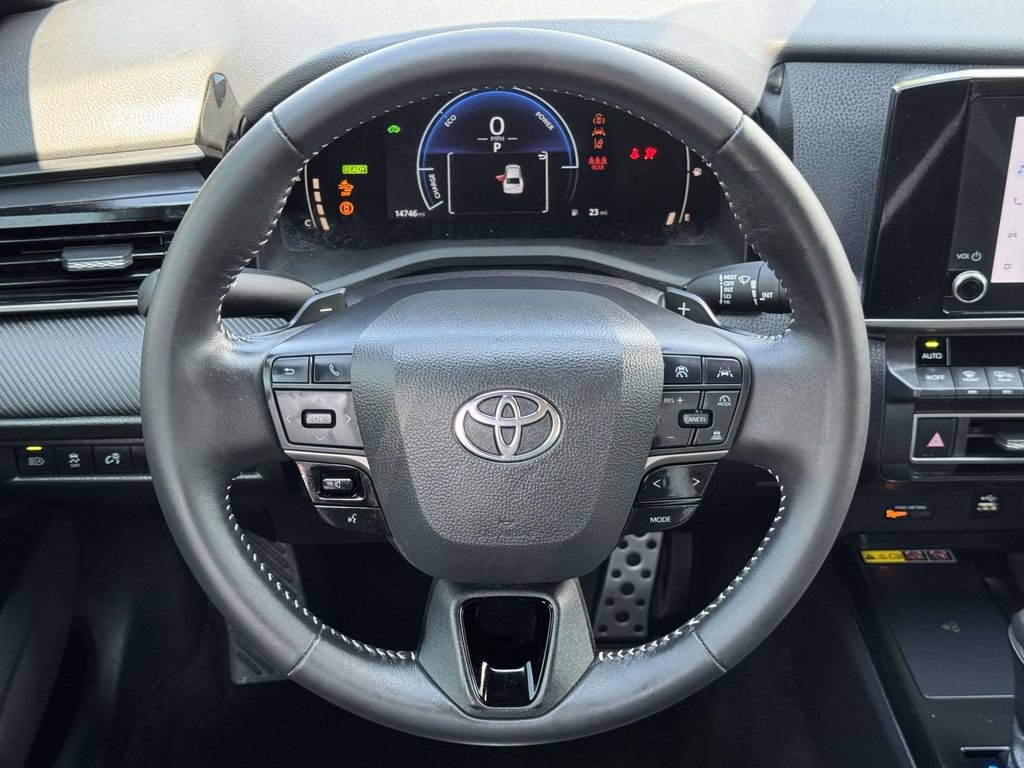 Used 2025 Toyota Camry SE FWD image 11