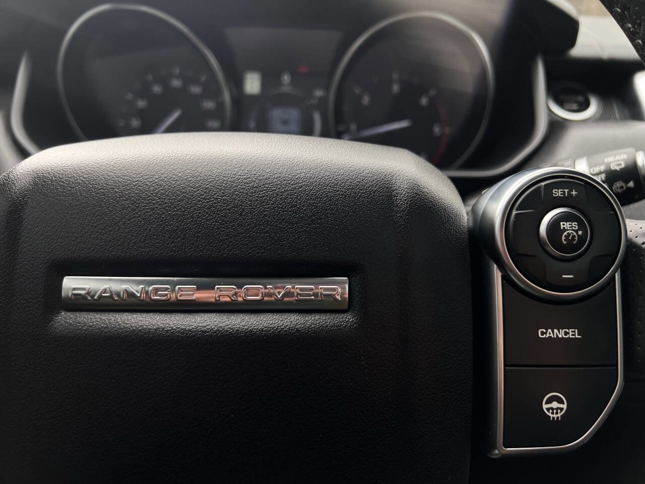 Used 2017 Land Rover Range Rover Sport HSE image 24